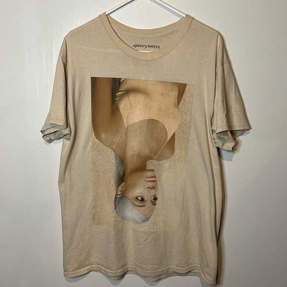 Ariana Grande Sweetener Tee - Picture 5 of 6